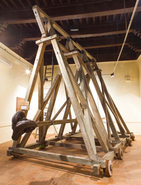 CATAPULTAS Y MÁQUINAS DE ASEDIO
