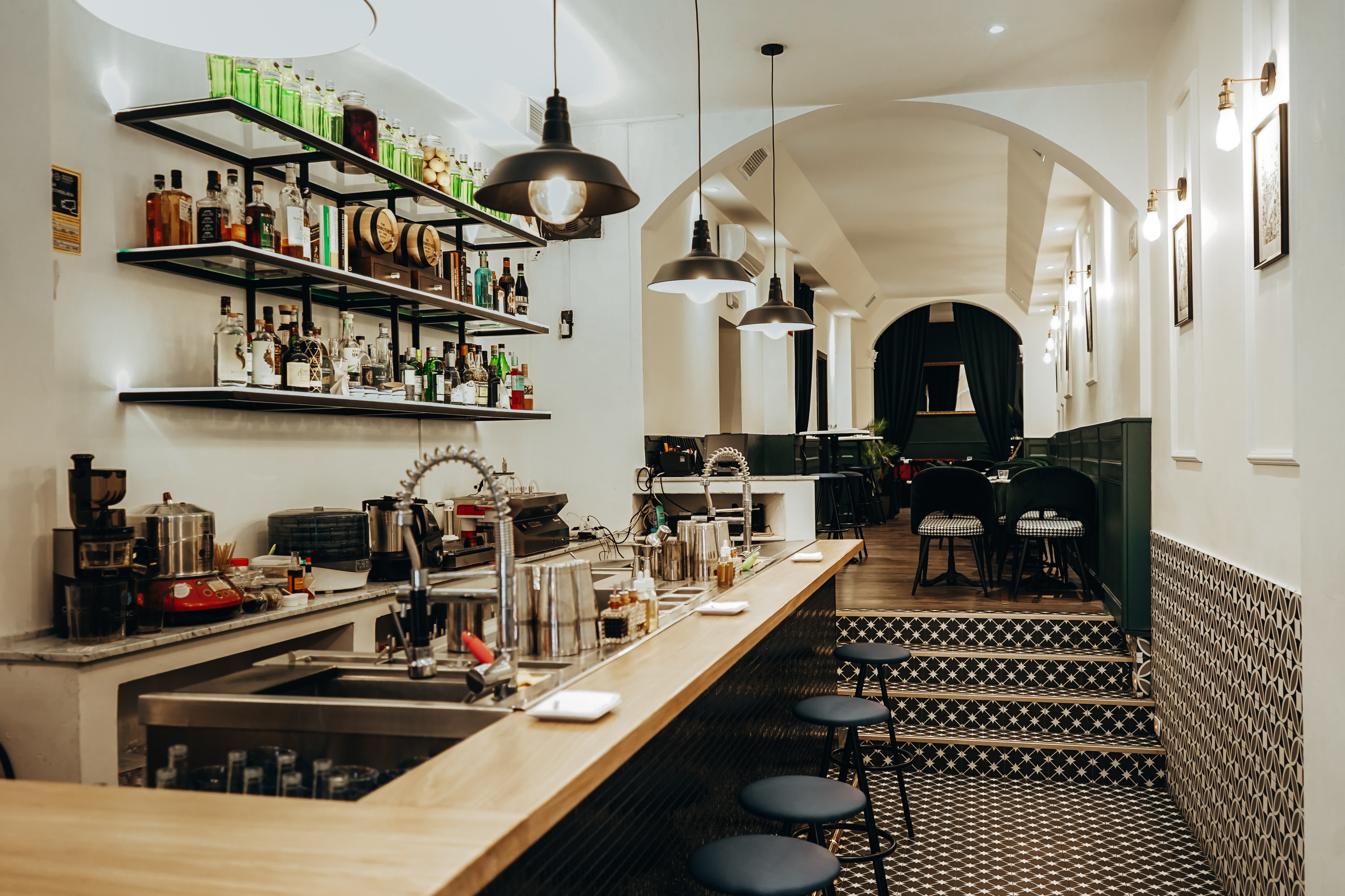 Momus Cocktail Bar