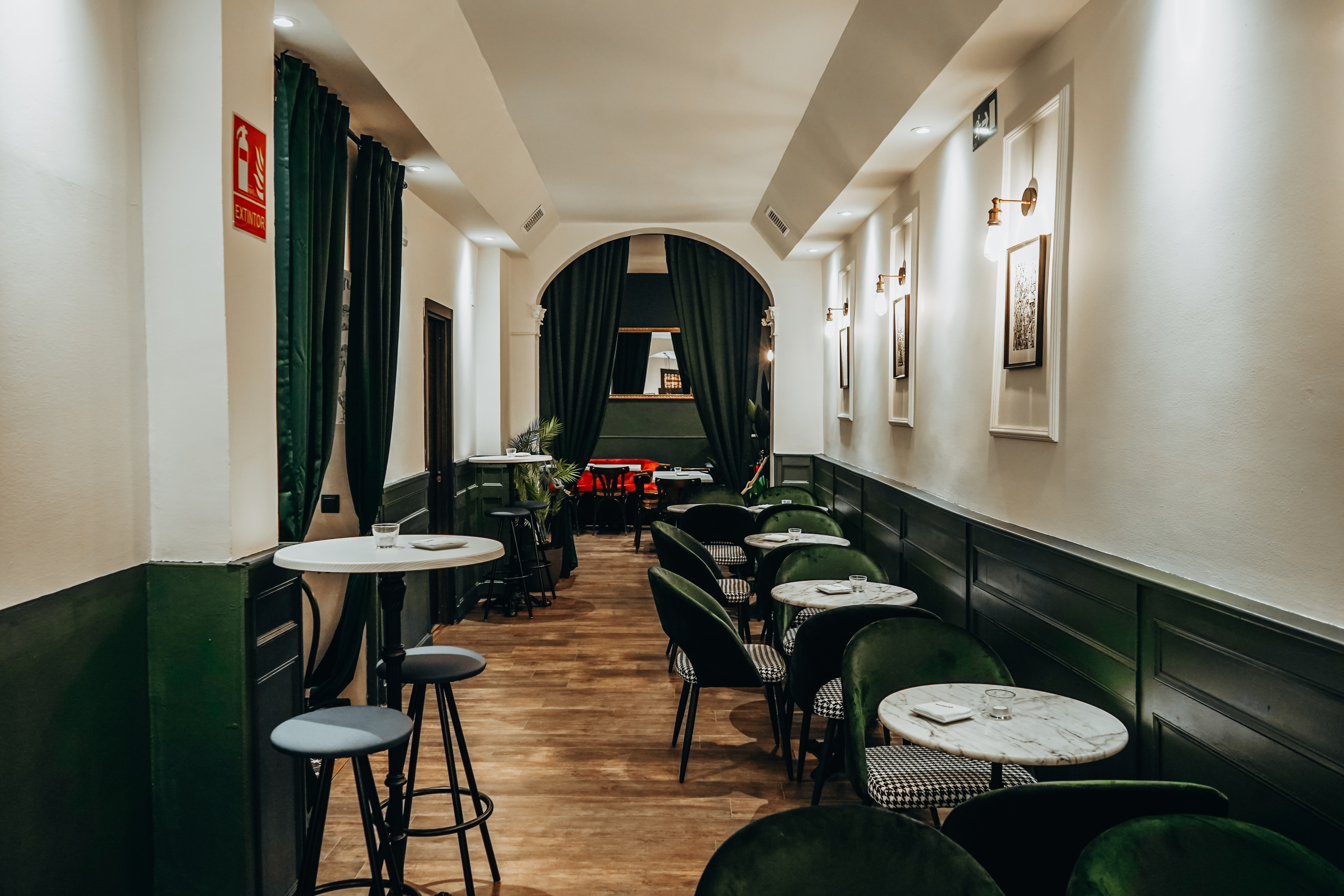 Momus Cocktail Bar